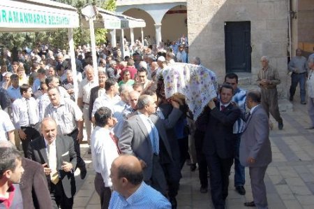 Şair Karakoç'un Eşi Toprağa Verildi
