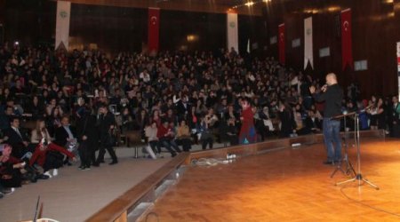 Şair Tazeoğlu: İnsanı düzeltmenin yolu sanattan geçer