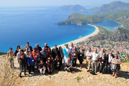 Şair ve yazarlar 2 bin metreden barış mesajı verdi