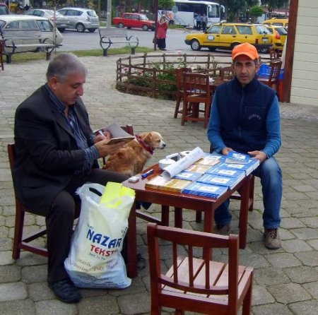 Şair-yazar Coşkun Karabulut, Sokak Köpekleri Yararına İmza Günü Düzenledi