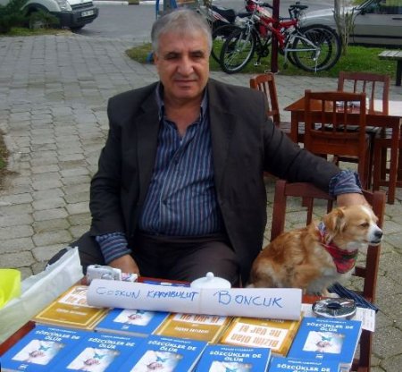 Şair-yazar Coşkun Karabulut, Sokak Köpekleri Yararına İmza Günü Düzenledi