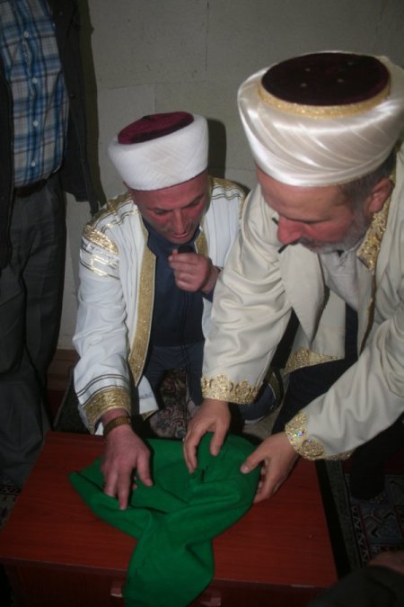 Sakalı Şerif Mevlit Kandili'nde Ziyarete Açıldı