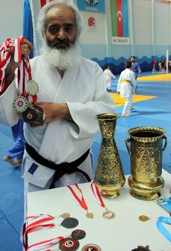 Sakalı yüzünden milli takımdan kopartılan judocu spora yeniden başladı