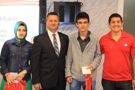 Sakarya Dersanesi, YGS’de dereceye giren öğrencileri ödüllendirdi