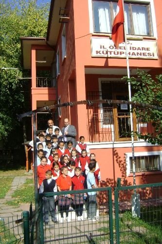 Sakarya İl Özel İdaresi Kütüphanesi'nin Kitap Koleksiyonu 18 Bin 500'e Ulaştı