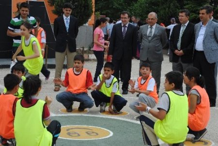 Sakarya İlköğretim 'Akıl ve Çocuk Oyunları Şöleni' düzenledi