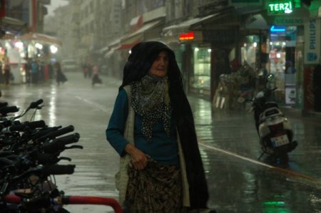 Sakarya'da 10 Dakikada Metrekareye 8 Kilogram Yağış Düştü