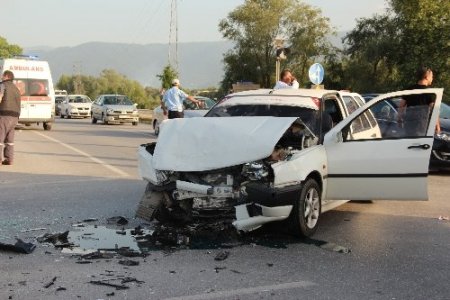 Sakarya'da 2 ayrı kazada 18 kişi yaralandı