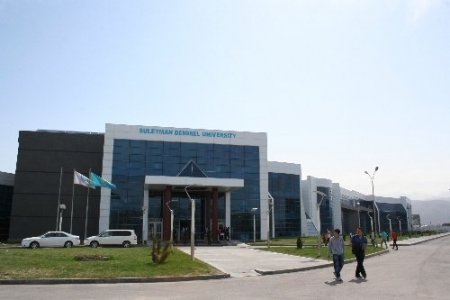 Sakaryalı işadamları Kazakistan’daki Türk üniversitesine hayran kaldı