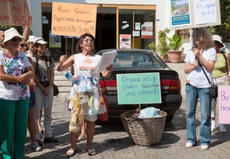 'Sakin şehir' Akyaka’da çöp eylemi yapıldı