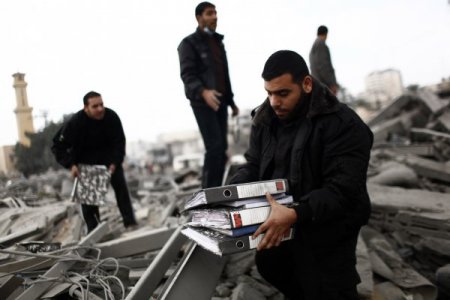 Saldırılar sona erdi, halk yıkıntılar arasından eşyalarını topladı