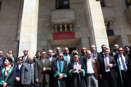 Saldırıya Uğrayan Avukat, Şüphelinin Serbest Bırakılmasına Tepki Gösterdi