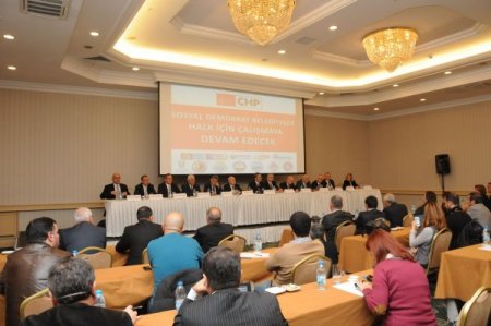 Salıcı: Hükümet CHP'li belediyeleri itibarsızlaştırmak için baskın yapıyor