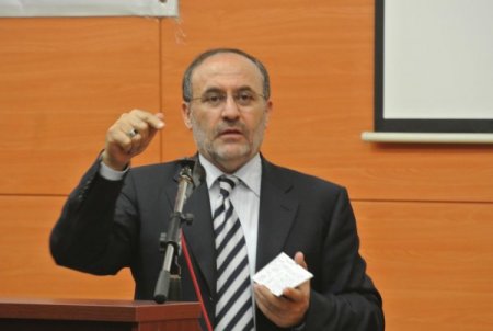 Salih Kapusuz: Ülkeye en büyük kötülüğü darbeler vermiştir