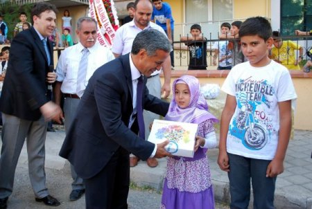 Salihli’de kültür merkeziyle yatılı Kur’ân kurslarının temeli atıldı