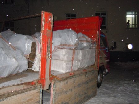 Saman balyaları arasından gümrük kaçağı sigara çıktı