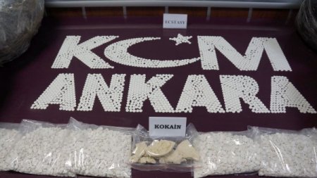 Saman çuvalları arasında uyuşturucu sevkiyatı ‘hassas burunlara’ takıldı