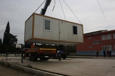 Samandağı'na Van'dan getirilen 40 konteynır eğitim hizmetlerinde kullanılacak