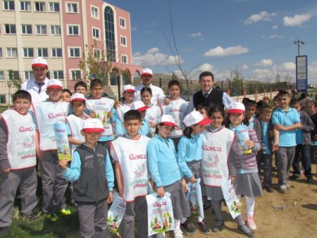 Samanyolu Koleji Öğrencileri, Okul Bahçesine Fidan Dikti