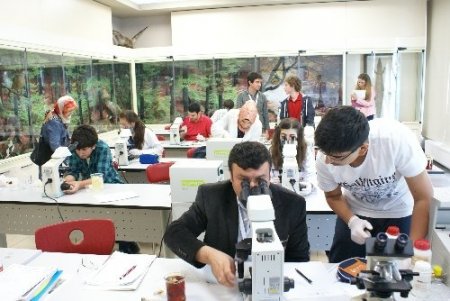 Samanyolu Liseleri biyoloji projelerini yarıştırdı