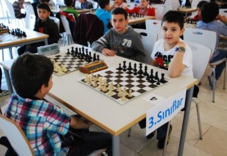 Samanyolu Yusuf Tanık Koleji madalyaları topladı