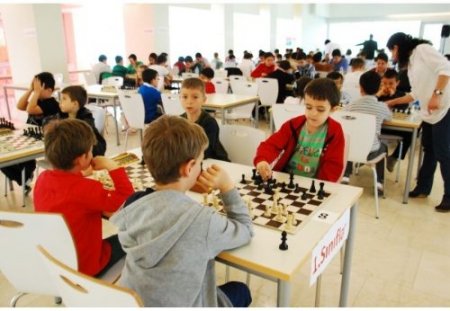 Samanyolu Yusuf Tanık Koleji madalyaları topladı