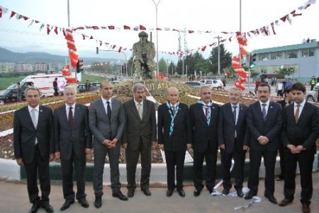 Samet Aybaba İzci Kampı ile Korkut Ata Heykeli, Bahçeli tarafından açıldı