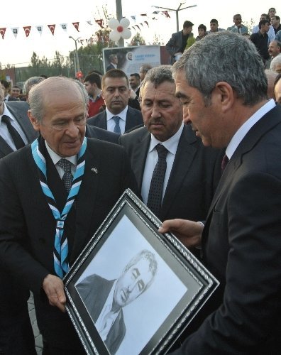Samet Aybaba İzci Kampı ile Korkut Ata Heykeli, Bahçeli tarafından açıldı