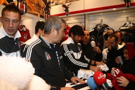 Samet Aybaba ve futbolcular mağaza açılışına katıldı