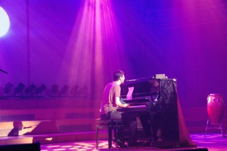 Sami Yusuf Brüksel’de Hayranlarıyla Buluştu