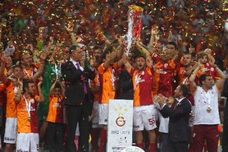 Şampiyon Galatasaray, kupasını aldı