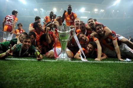 Şampiyon Galatasaray, kupasını aldı