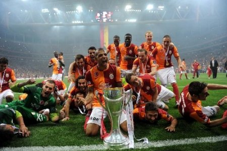 Şampiyon Galatasaray, kupasını aldı