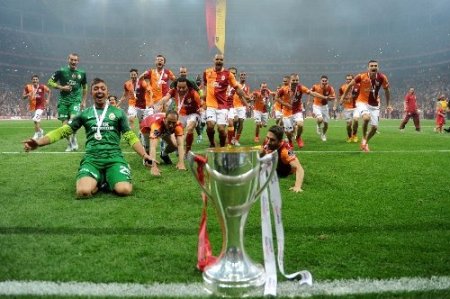 Şampiyon Galatasaray, kupasını aldı