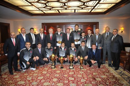 Şampiyon güreşçiler Ankara Büyükşehir’de