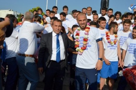 Şampiyona coşkulu karşılama