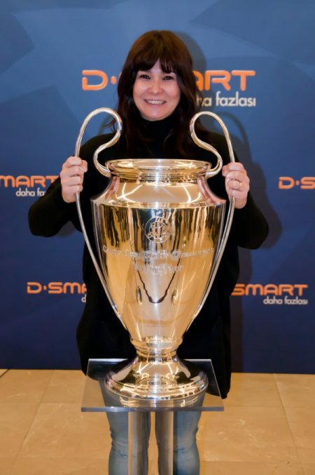 Şampiyonlar Ligi kupasının İstanbul turu sürüyor