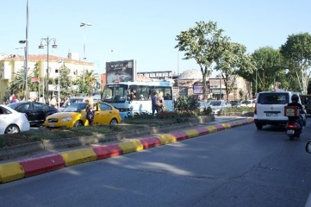 Şampiyonun renkleri kaldırım taşlarında