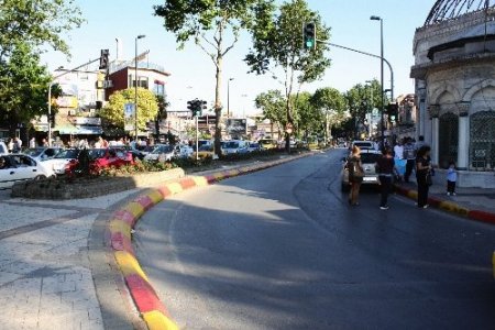 Şampiyonun renkleri kaldırım taşlarında