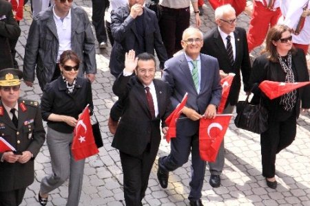 Samsun, 1919 metre uzunluğundaki bayrakla yürüdü