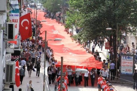 Samsun, 1919 metre uzunluğundaki bayrakla yürüdü