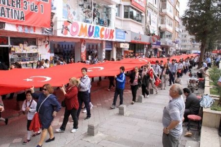 Samsun, 1919 metre uzunluğundaki bayrakla yürüdü