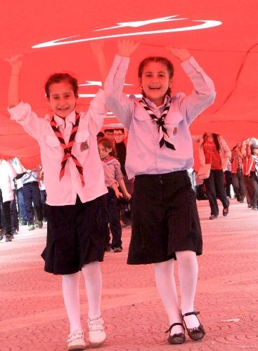 Samsun, 1919 metre uzunluğundaki bayrakla yürüdü