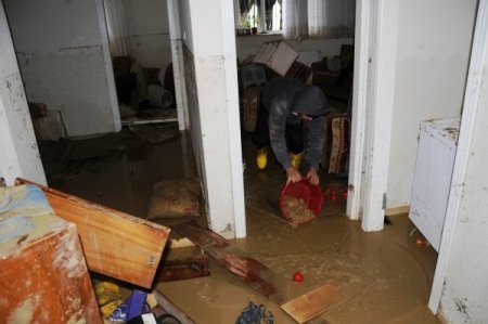 Samsun'da 4 kişilik aile sel sularından son anda kurtuldu