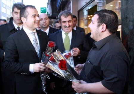 Samsun'da esnaf ziyareti yapan Bakan Kılıç’a sevgi seli
