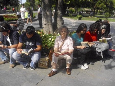 Samsun’da kitap okumalı protesto