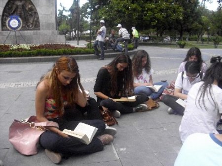 Samsun’da kitap okumalı protesto