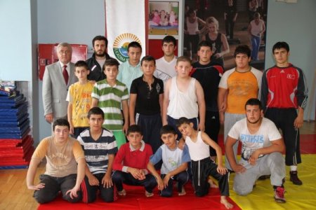 Samsun'da sporculara tatlı ikram edildi