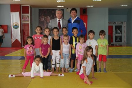 Samsun'da sporculara tatlı ikram edildi