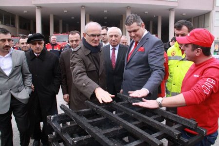 Samsunlu itfaiyeciler, kimyasal yangın söndürücü ürünü denedi
